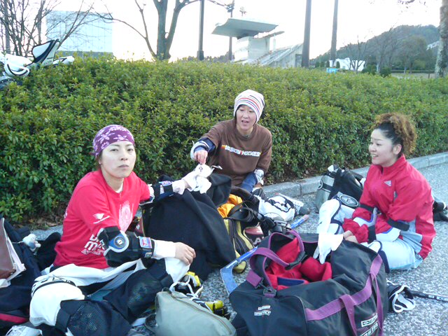 ���̉摜�̒��쌠��
Hiroshima Inline Hockey League(HIHL)�ɂ���܂��B�摜�f�[�^�̖��f�]�p�͌ł����f��\���グ�܂��B