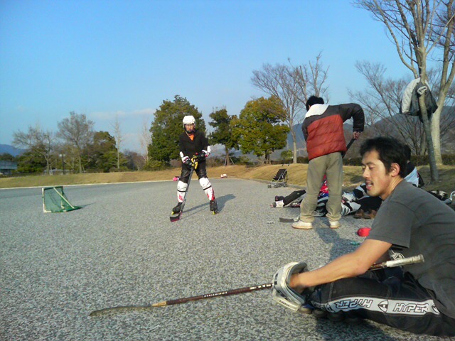 ���̉摜�̒��쌠��
Hiroshima Inline Hockey League(HIHL)�ɂ���܂��B�摜�f�[�^�̖��f�]�p�͌ł����f��\���グ�܂��B