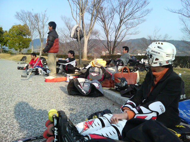 ���̉摜�̒��쌠��
Hiroshima Inline Hockey League(HIHL)�ɂ���܂��B�摜�f�[�^�̖��f�]�p�͌ł����f��\���グ�܂��B