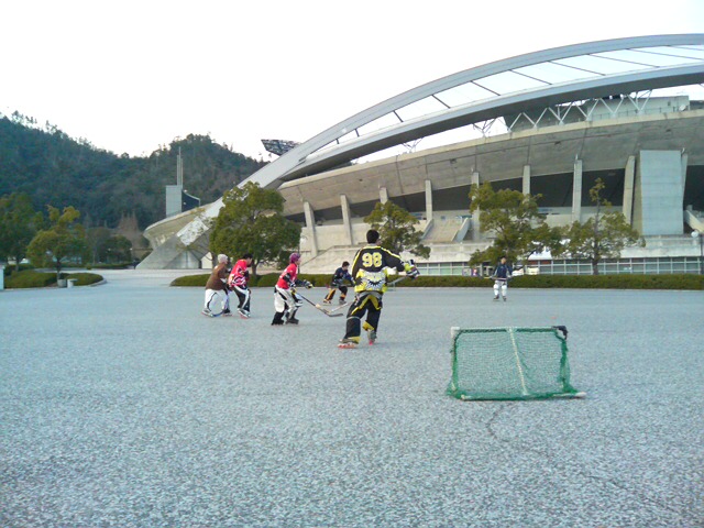 ���̉摜�̒��쌠��
Hiroshima Inline Hockey League(HIHL)�ɂ���܂��B�摜�f�[�^�̖��f�]�p�͌ł����f��\���グ�܂��B
