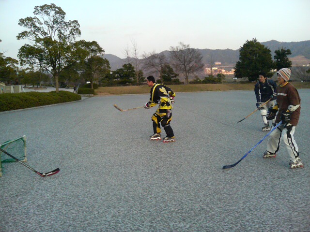 ���̉摜�̒��쌠��
Hiroshima Inline Hockey League(HIHL)�ɂ���܂��B�摜�f�[�^�̖��f�]�p�͌ł����f��\���グ�܂��B