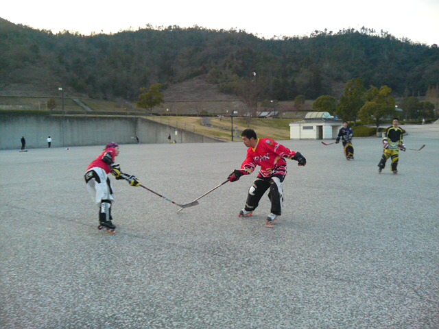 ���̉摜�̒��쌠��
Hiroshima Inline Hockey League(HIHL)�ɂ���܂��B�摜�f�[�^�̖��f�]�p�͌ł����f��\���グ�܂��B