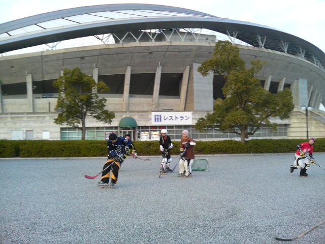 ���̉摜�̒��쌠��
Hiroshima Inline Hockey League(HIHL)�ɂ���܂��B�摜�f�[�^�̖��f�]�p�͌ł����f��\���グ�܂��B