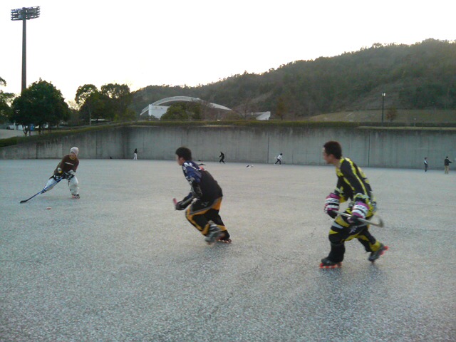 ���̉摜�̒��쌠��
Hiroshima Inline Hockey League(HIHL)�ɂ���܂��B�摜�f�[�^�̖��f�]�p�͌ł����f��\���グ�܂��B