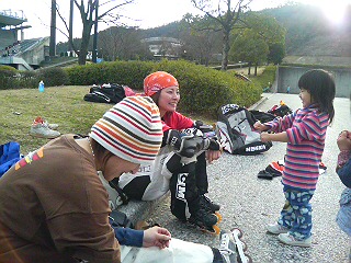 ���̉摜�̒��쌠��
Hiroshima Inline Hockey League(HIHL)�ɂ���܂��B�摜�f�[�^�̖��f�]�p�͌ł����f��\���グ�܂��B