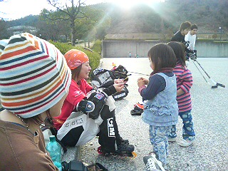 ���̉摜�̒��쌠��
Hiroshima Inline Hockey League(HIHL)�ɂ���܂��B�摜�f�[�^�̖��f�]�p�͌ł����f��\���グ�܂��B