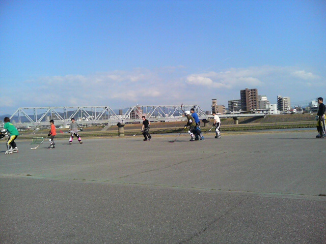 ���̉摜�̒��쌠��
Hiroshima Inline Hockey League(HIHL)�ɂ���܂��B�摜�f�[�^�̖��f�]�p�͌ł����f��\���グ�܂��B