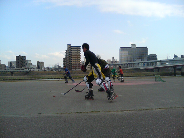 ���̉摜�̒��쌠��
Hiroshima Inline Hockey League(HIHL)�ɂ���܂��B�摜�f�[�^�̖��f�]�p�͌ł����f��\���グ�܂��B