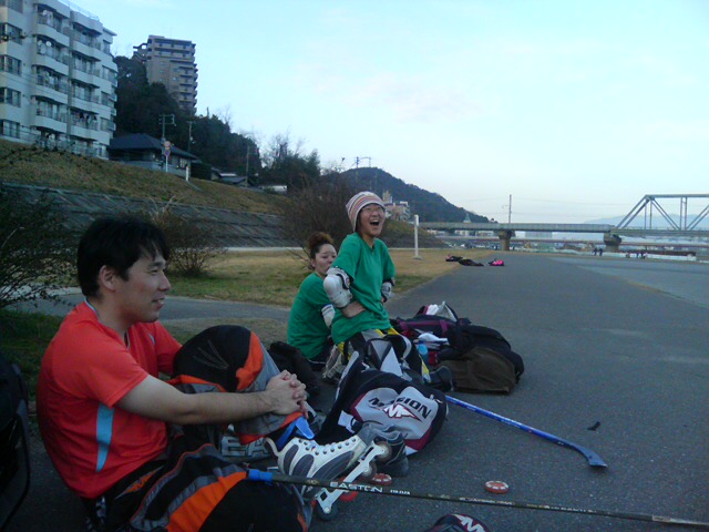 ���̉摜�̒��쌠��
Hiroshima Inline Hockey League(HIHL)�ɂ���܂��B�摜�f�[�^�̖��f�]�p�͌ł����f��\���グ�܂��B