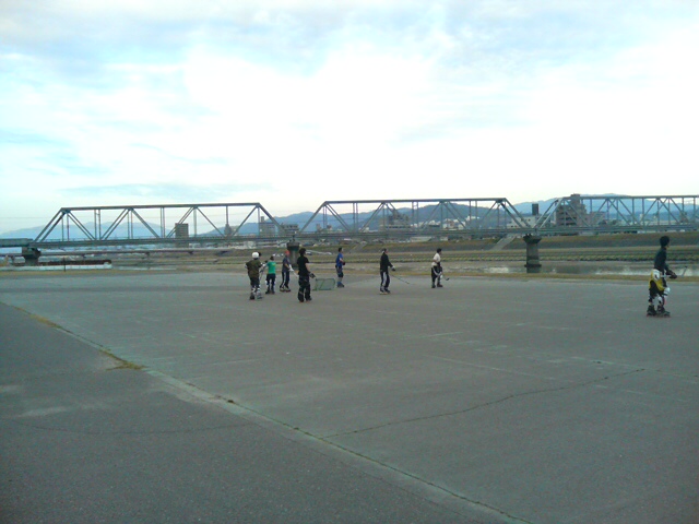 ���̉摜�̒��쌠��
Hiroshima Inline Hockey League(HIHL)�ɂ���܂��B�摜�f�[�^�̖��f�]�p�͌ł����f��\���グ�܂��B