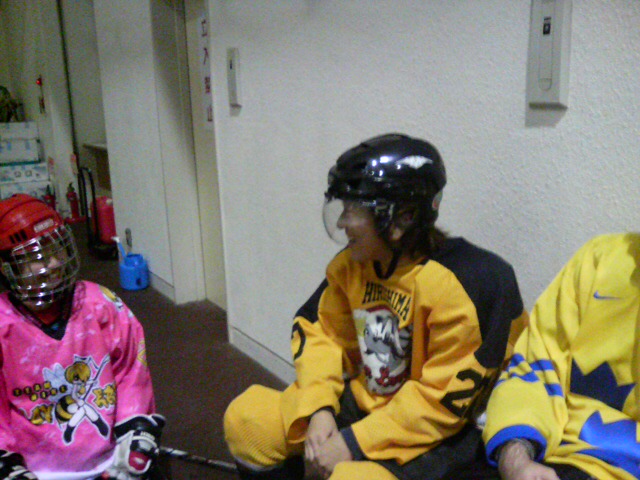 ���̉摜�̒��쌠��
Hiroshima Inline Hockey League(HIHL)�ɂ���܂��B�摜�f�[�^�̖��f�]�p�͌ł����f��\���グ�܂��B