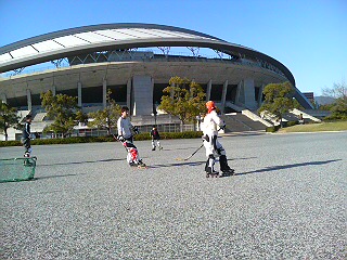 ���̉摜�̒��쌠��
Hiroshima Inline Hockey League(HIHL)�ɂ���܂��B�摜�f�[�^�̖��f�]�p�͌ł����f��\���グ�܂��B