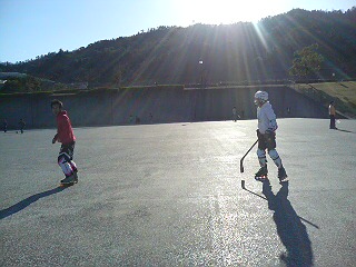 ���̉摜�̒��쌠��
Hiroshima Inline Hockey League(HIHL)�ɂ���܂��B�摜�f�[�^�̖��f�]�p�͌ł����f��\���グ�܂��B