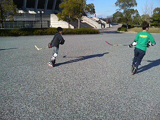 ���̉摜�̒��쌠��
Hiroshima Inline Hockey League(HIHL)�ɂ���܂��B�摜�f�[�^�̖��f�]�p�͌ł����f��\���グ�܂��B