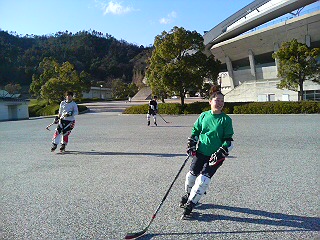 ���̉摜�̒��쌠��
Hiroshima Inline Hockey League(HIHL)�ɂ���܂��B�摜�f�[�^�̖��f�]�p�͌ł����f��\���グ�܂��B
