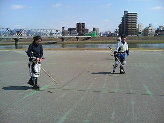 ���̉摜�̒��쌠��
Hiroshima Inline Hockey League(HIHL)�ɂ���܂��B�摜�f�[�^�̖��f�]�p�͌ł����f��\���グ�܂��B