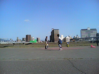 ���̉摜�̒��쌠��
Hiroshima Inline Hockey League(HIHL)�ɂ���܂��B�摜�f�[�^�̖��f�]�p�͌ł����f��\���グ�܂��B