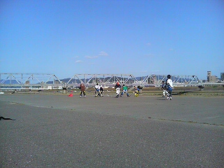 ���̉摜�̒��쌠��
Hiroshima Inline Hockey League(HIHL)�ɂ���܂��B�摜�f�[�^�̖��f�]�p�͌ł����f��\���グ�܂��B