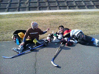 ���̉摜�̒��쌠��
Hiroshima Inline Hockey League(HIHL)�ɂ���܂��B�摜�f�[�^�̖��f�]�p�͌ł����f��\���グ�܂��B