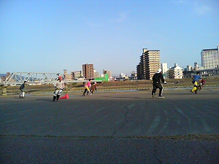 ���̉摜�̒��쌠��
Hiroshima Inline Hockey League(HIHL)�ɂ���܂��B�摜�f�[�^�̖��f�]�p�͌ł����f��\���グ�܂��B