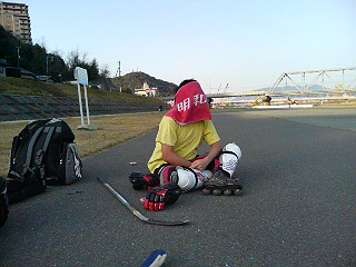 ���̉摜�̒��쌠��
Hiroshima Inline Hockey League(HIHL)�ɂ���܂��B�摜�f�[�^�̖��f�]�p�͌ł����f��\���グ�܂��B