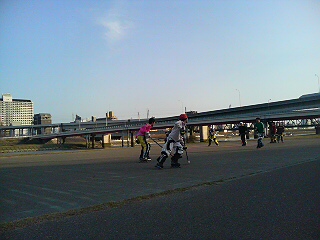 ���̉摜�̒��쌠��
Hiroshima Inline Hockey League(HIHL)�ɂ���܂��B�摜�f�[�^�̖��f�]�p�͌ł����f��\���グ�܂��B