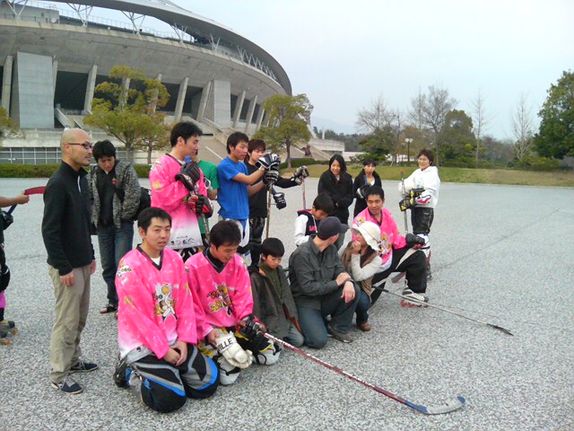 ���̉摜�̒��쌠��
Hiroshima Inline Hockey League(HIHL)�ɂ���܂��B�摜�f�[�^�̖��f�]�p�͌ł����f��\���グ�܂��B