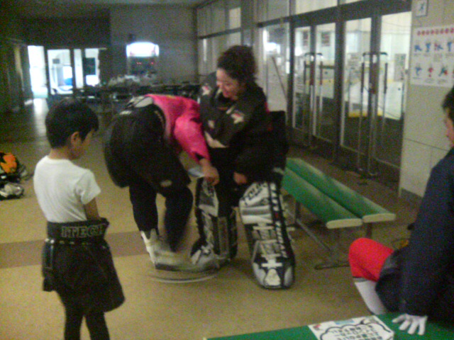 ���̉摜�̒��쌠��
Hiroshima Inline Hockey League(HIHL)�ɂ���܂��B�摜�f�[�^�̖��f�]�p�͌ł����f��\���グ�܂��B