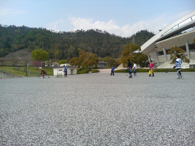 ���̉摜�̒��쌠��
Hiroshima Inline Hockey League(HIHL)�ɂ���܂��B�摜�f�[�^�̖��f�]�p�͌ł����f��\���グ�܂��B