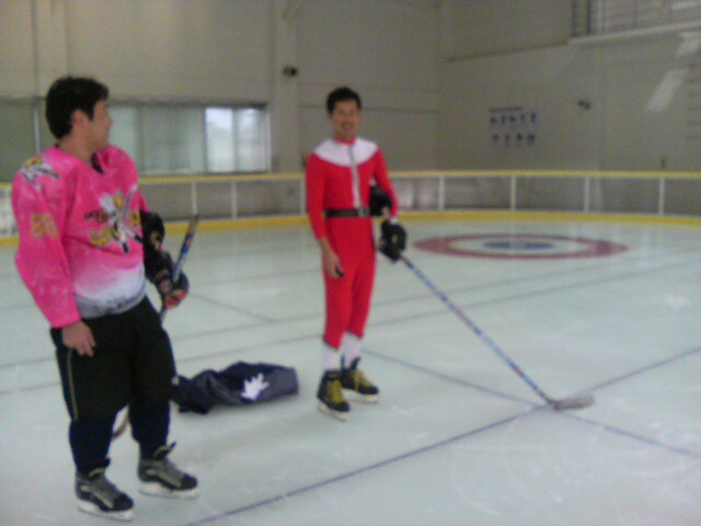 ���̉摜�̒��쌠��
Hiroshima Inline Hockey League(HIHL)�ɂ���܂��B�摜�f�[�^�̖��f�]�p�͌ł����f��\���グ�܂��B