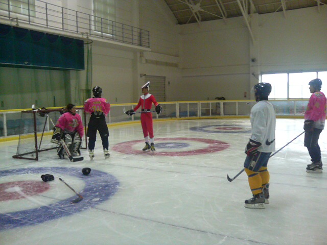 ���̉摜�̒��쌠��
Hiroshima Inline Hockey League(HIHL)�ɂ���܂��B�摜�f�[�^�̖��f�]�p�͌ł����f��\���グ�܂��B