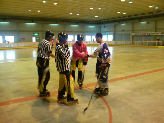 ���̉摜�̒��쌠��
Hiroshima Inline Hockey League(HIHL)�ɂ���܂��B�摜�f�[�^�̖��f�]�p�͌ł����f��\���グ�܂��B