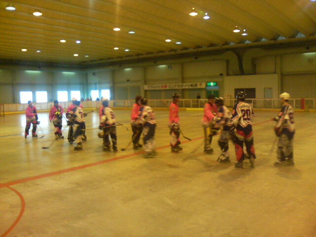 ���̉摜�̒��쌠��
Hiroshima Inline Hockey League(HIHL)�ɂ���܂��B�摜�f�[�^�̖��f�]�p�͌ł����f��\���グ�܂��B
