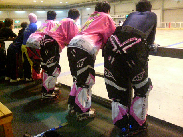 ���̉摜�̒��쌠��
Hiroshima Inline Hockey League(HIHL)�ɂ���܂��B�摜�f�[�^�̖��f�]�p�͌ł����f��\���グ�܂��B