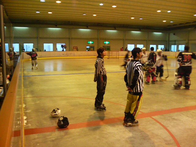 ���̉摜�̒��쌠��
Hiroshima Inline Hockey League(HIHL)�ɂ���܂��B�摜�f�[�^�̖��f�]�p�͌ł����f��\���グ�܂��B