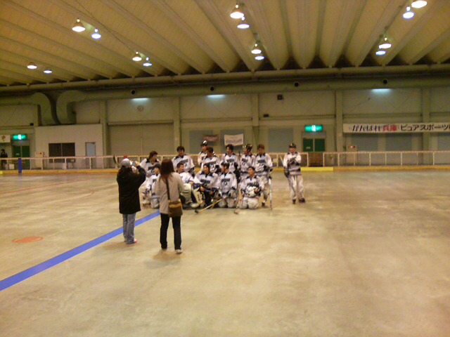 ���̉摜�̒��쌠��
Hiroshima Inline Hockey League(HIHL)�ɂ���܂��B�摜�f�[�^�̖��f�]�p�͌ł����f��\���グ�܂��B