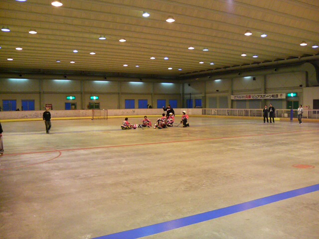 ���̉摜�̒��쌠��
Hiroshima Inline Hockey League(HIHL)�ɂ���܂��B�摜�f�[�^�̖��f�]�p�͌ł����f��\���グ�܂��B