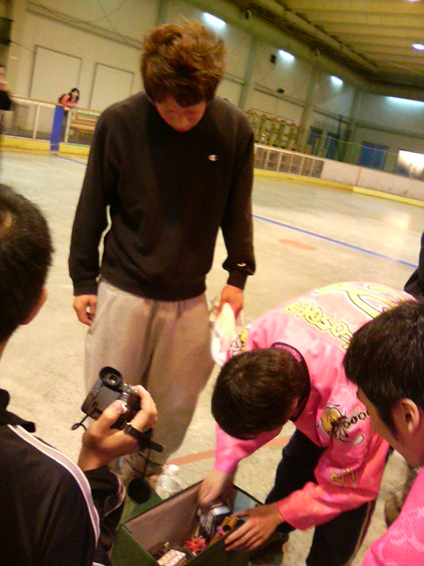 ���̉摜�̒��쌠��
Hiroshima Inline Hockey League(HIHL)�ɂ���܂��B�摜�f�[�^�̖��f�]�p�͌ł����f��\���グ�܂��B