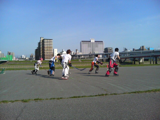 ���̉摜�̒��쌠��
Hiroshima Inline Hockey League(HIHL)�ɂ���܂��B�摜�f�[�^�̖��f�]�p�͌ł����f��\���グ�܂��B