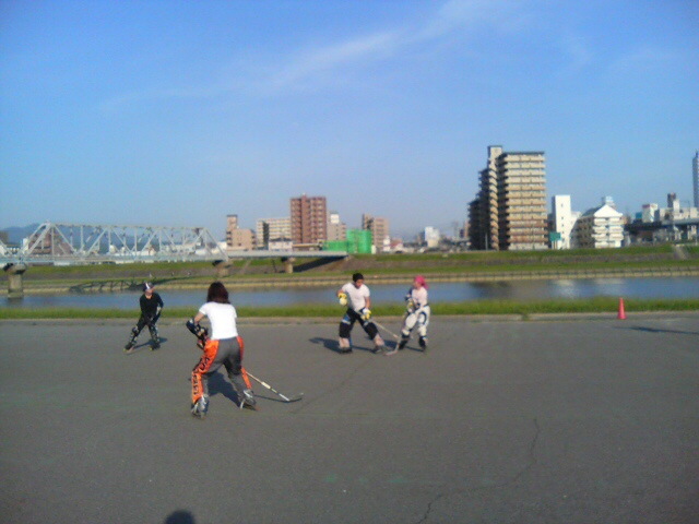 ���̉摜�̒��쌠��
Hiroshima Inline Hockey League(HIHL)�ɂ���܂��B�摜�f�[�^�̖��f�]�p�͌ł����f��\���グ�܂��B