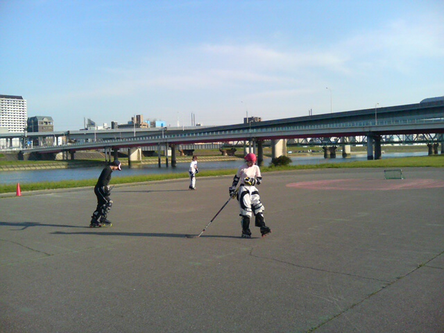 ���̉摜�̒��쌠��
Hiroshima Inline Hockey League(HIHL)�ɂ���܂��B�摜�f�[�^�̖��f�]�p�͌ł����f��\���グ�܂��B