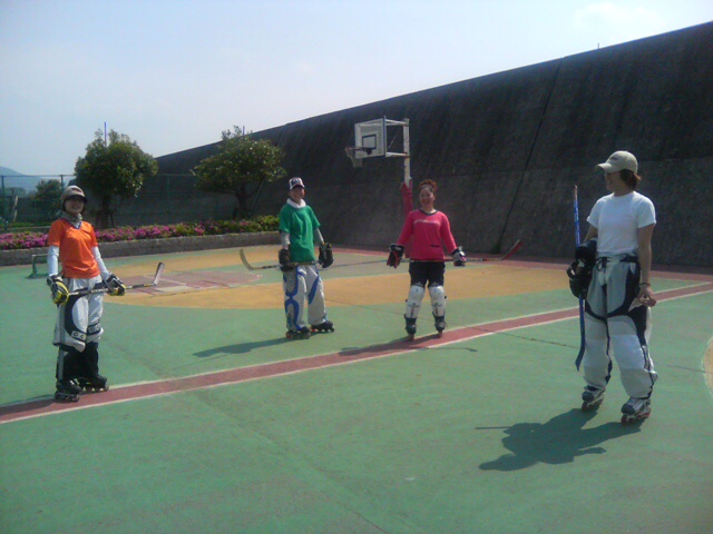 ���̉摜�̒��쌠��
Hiroshima Inline Hockey League(HIHL)�ɂ���܂��B�摜�f�[�^�̖��f�]�p�͌ł����f��\���グ�܂��B