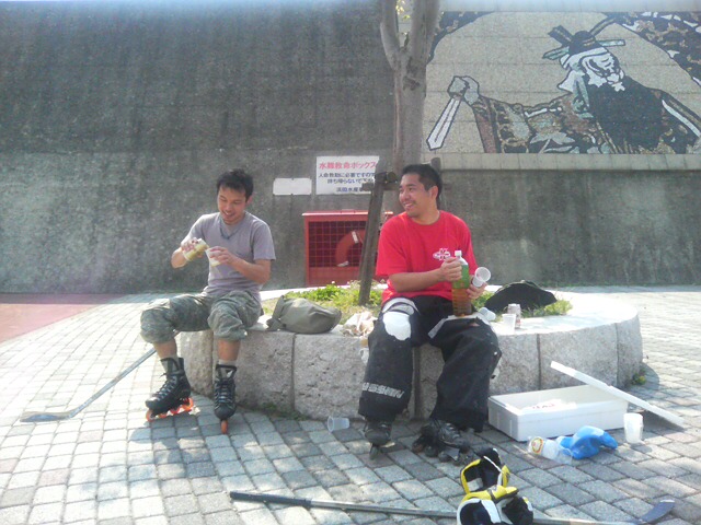 ���̉摜�̒��쌠��
Hiroshima Inline Hockey League(HIHL)�ɂ���܂��B�摜�f�[�^�̖��f�]�p�͌ł����f��\���グ�܂��B