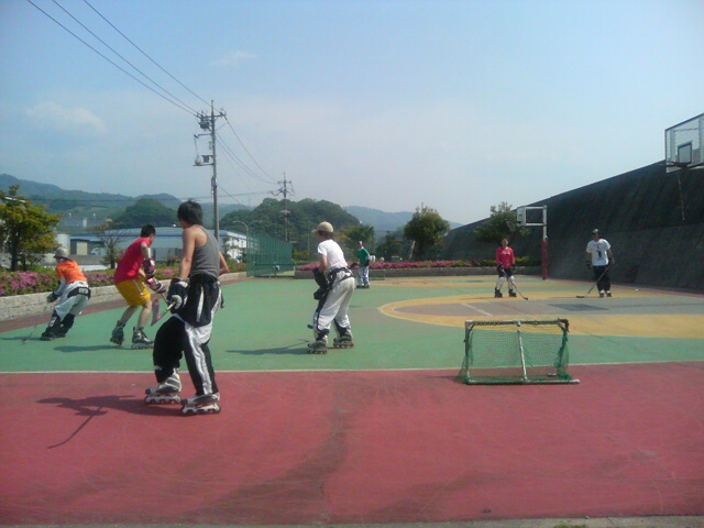 ���̉摜�̒��쌠��
Hiroshima Inline Hockey League(HIHL)�ɂ���܂��B�摜�f�[�^�̖��f�]�p�͌ł����f��\���グ�܂��B