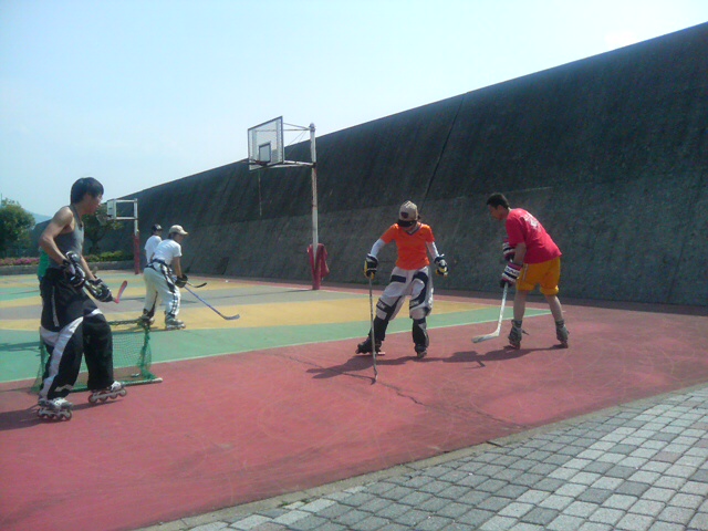 ���̉摜�̒��쌠��
Hiroshima Inline Hockey League(HIHL)�ɂ���܂��B�摜�f�[�^�̖��f�]�p�͌ł����f��\���グ�܂��B