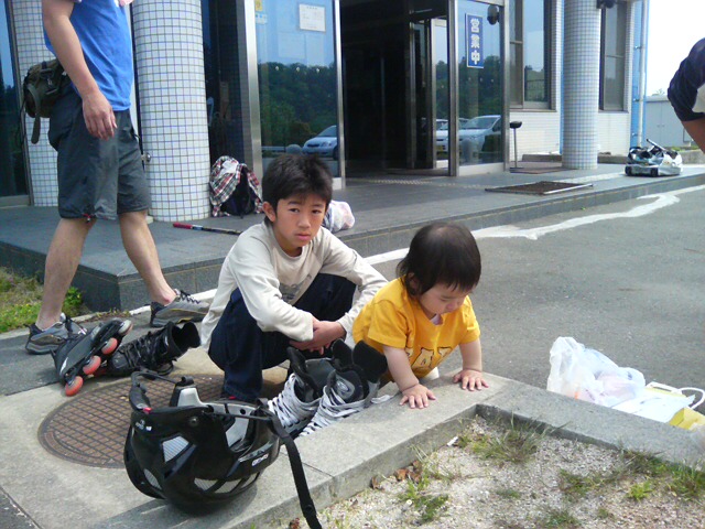 ���̉摜�̒��쌠��
Hiroshima Inline Hockey League(HIHL)�ɂ���܂��B�摜�f�[�^�̖��f�]�p�͌ł����f��\���グ�܂��B