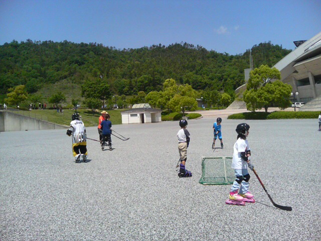 ���̉摜�̒��쌠��
Hiroshima Inline Hockey League(HIHL)�ɂ���܂��B�摜�f�[�^�̖��f�]�p�͌ł����f��\���グ�܂��B