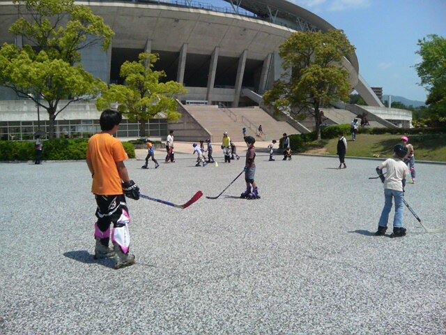 ���̉摜�̒��쌠��
Hiroshima Inline Hockey League(HIHL)�ɂ���܂��B�摜�f�[�^�̖��f�]�p�͌ł����f��\���グ�܂��B