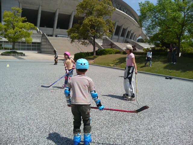 ���̉摜�̒��쌠��
Hiroshima Inline Hockey League(HIHL)�ɂ���܂��B�摜�f�[�^�̖��f�]�p�͌ł����f��\���グ�܂��B