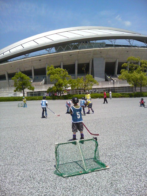 ���̉摜�̒��쌠��
Hiroshima Inline Hockey League(HIHL)�ɂ���܂��B�摜�f�[�^�̖��f�]�p�͌ł����f��\���グ�܂��B